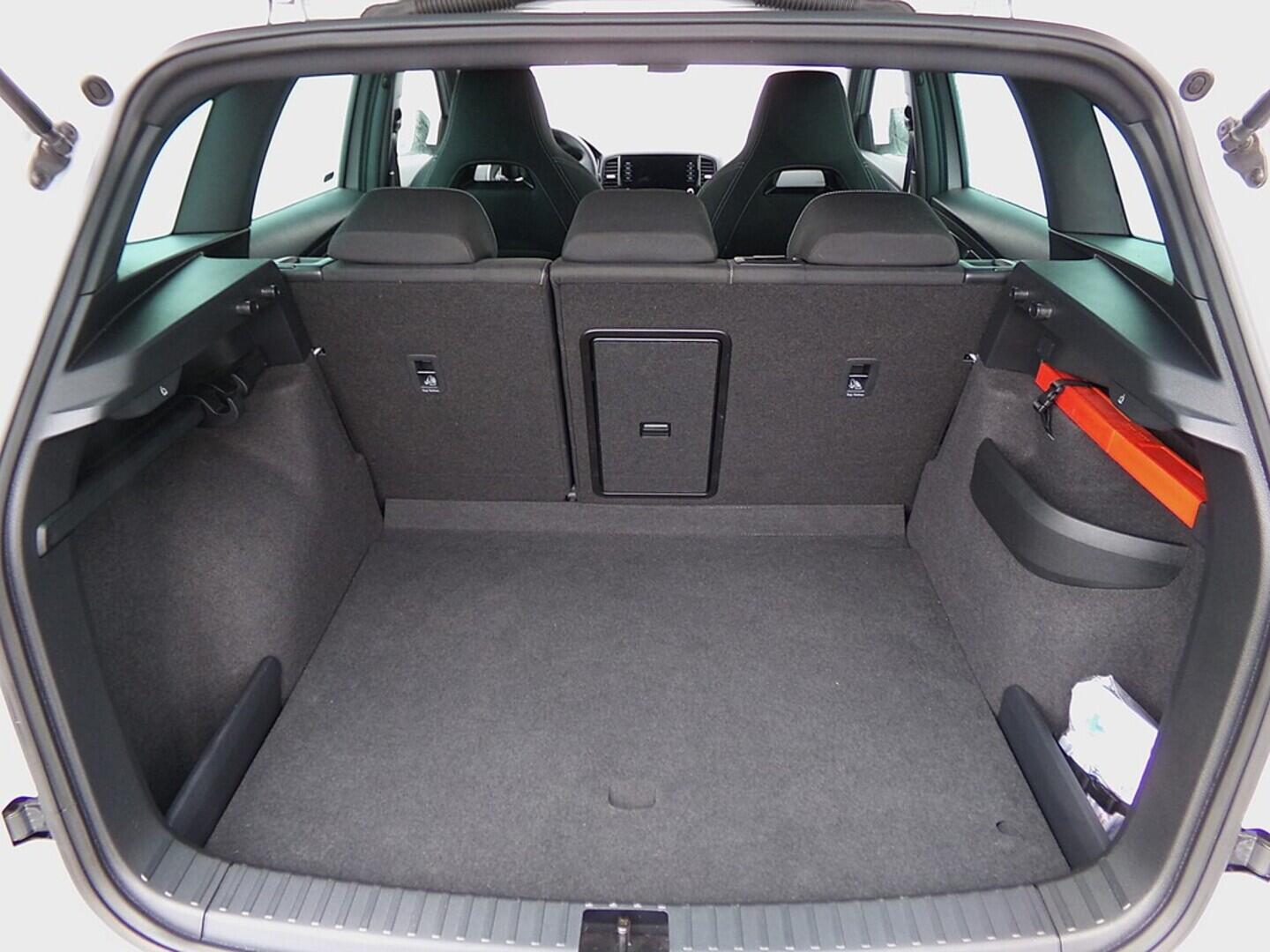 OZ190V01337_41.webp_KAROQ SportLine 2.0 TDI 110 kW manuál, DPH