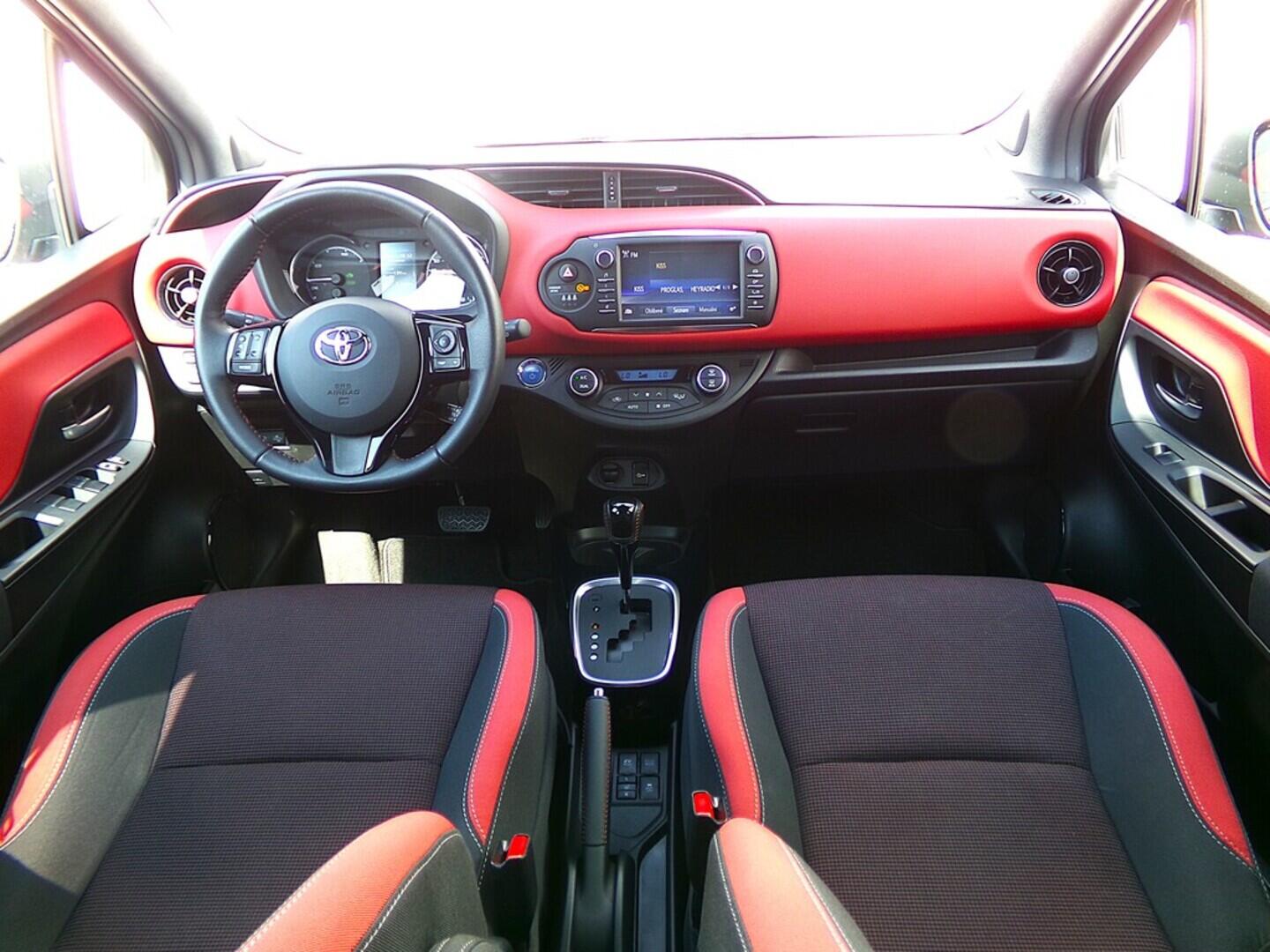 OZ190V01343_18.webp_YARIS Selection 1.5  54 kW automat
