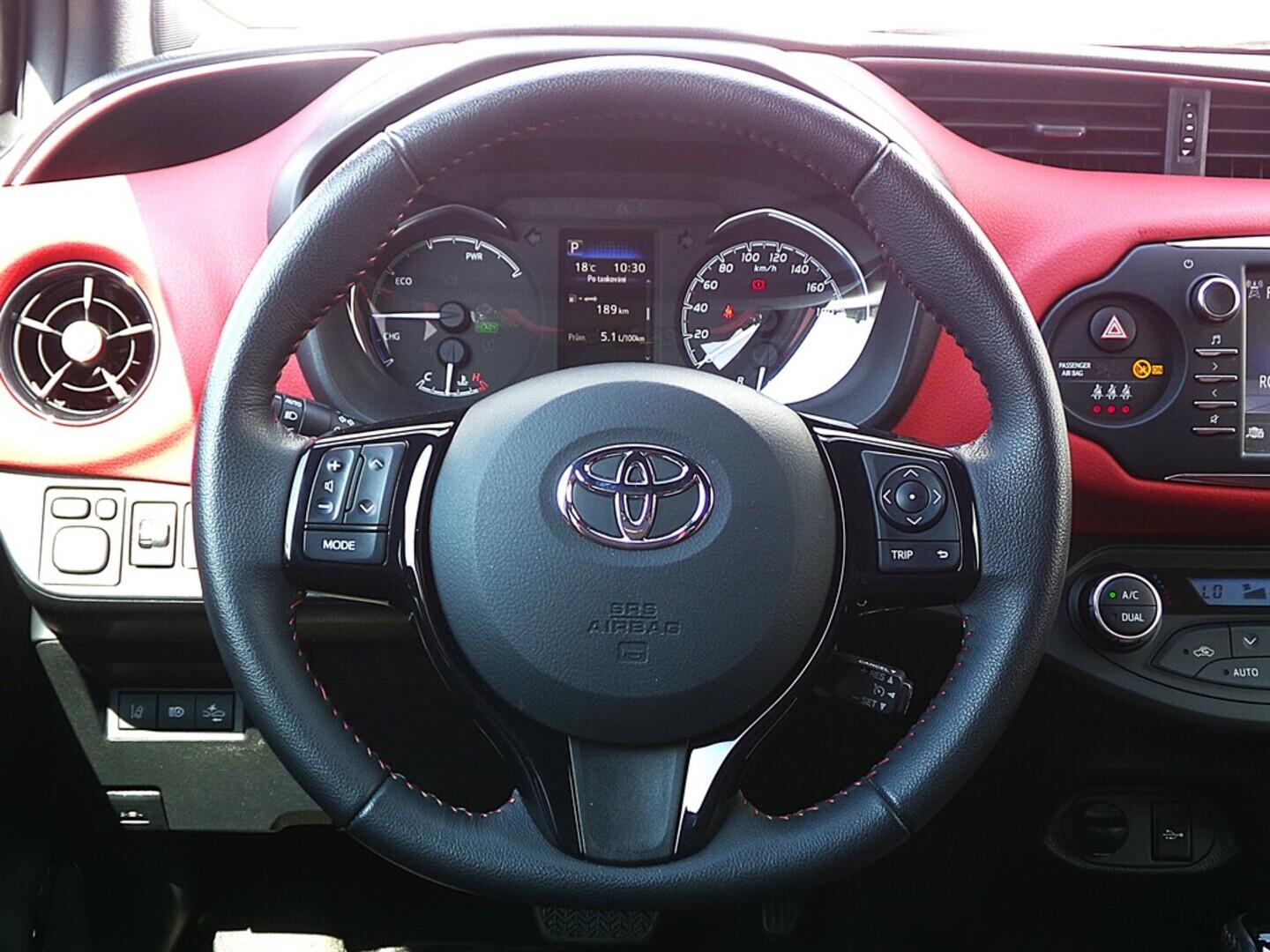 OZ190V01343_23.webp_YARIS Selection 1.5  54 kW automat