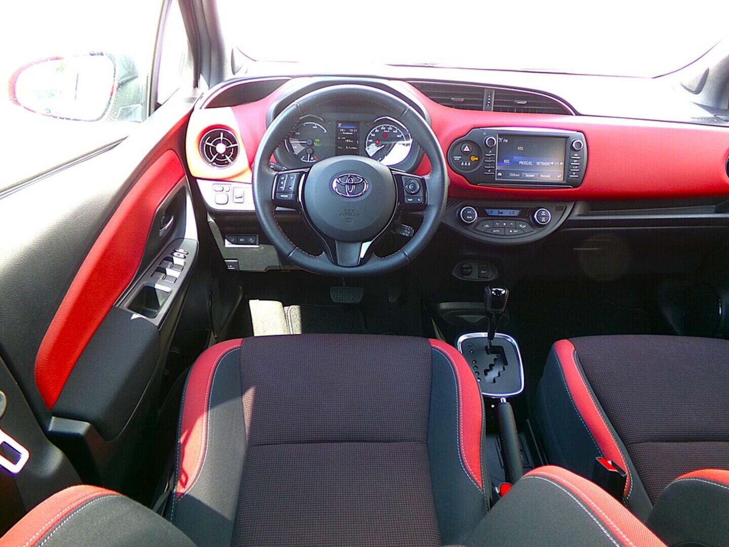 OZ190V01343_24.webp_YARIS Selection 1.5  54 kW automat