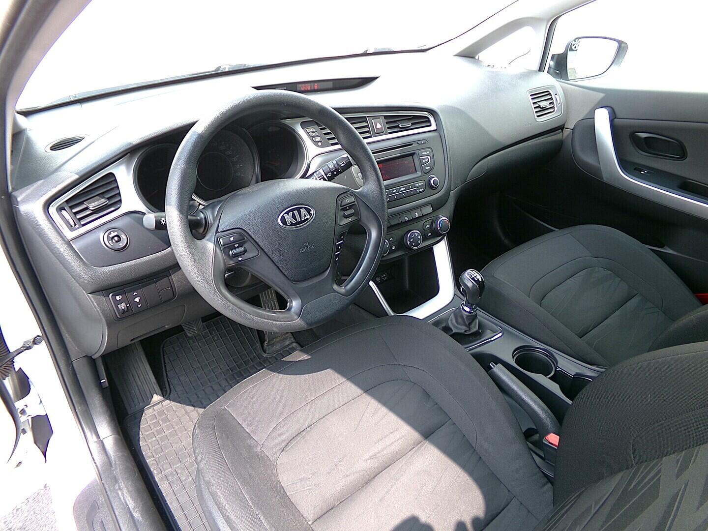 OZ190V01346_19.webp_CEED  1.4  66 kW manuál