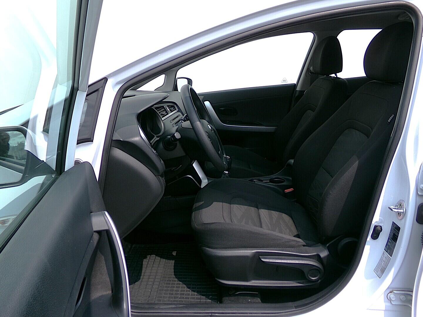 OZ190V01346_20.webp_CEED  1.4  66 kW manuál