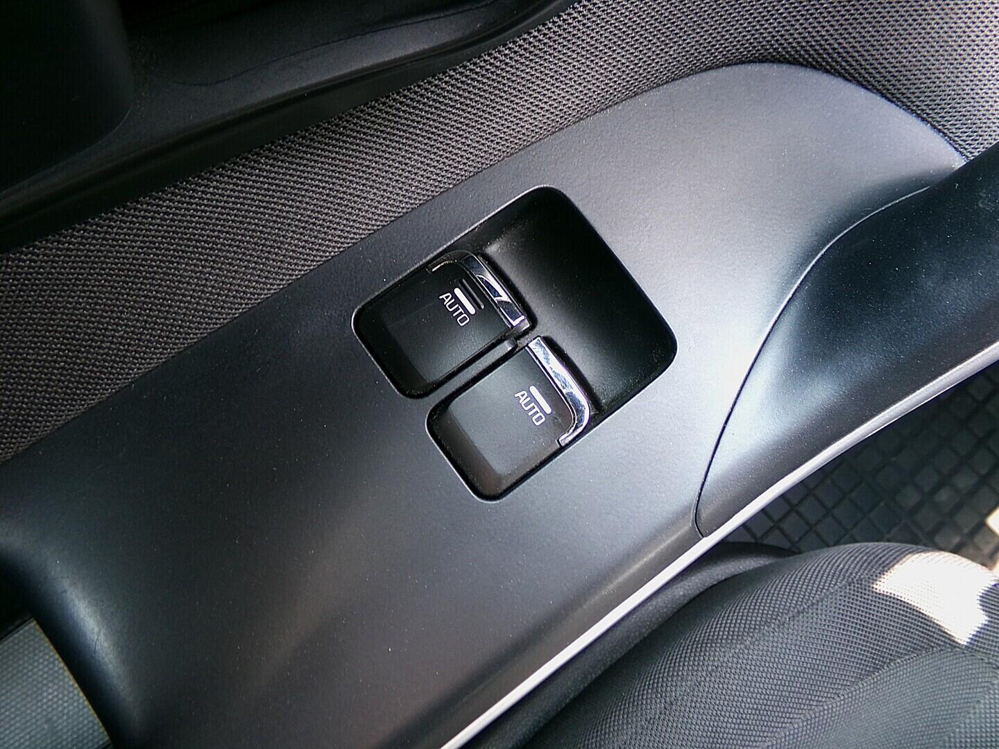 OZ190V01346_21.webp_CEED  1.4  66 kW manuál