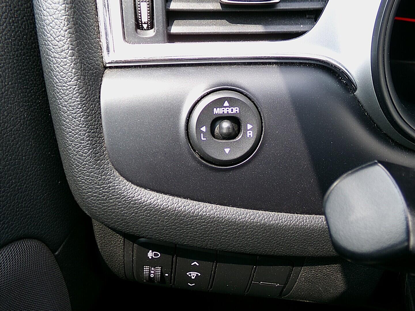 OZ190V01346_22.webp_CEED  1.4  66 kW manuál