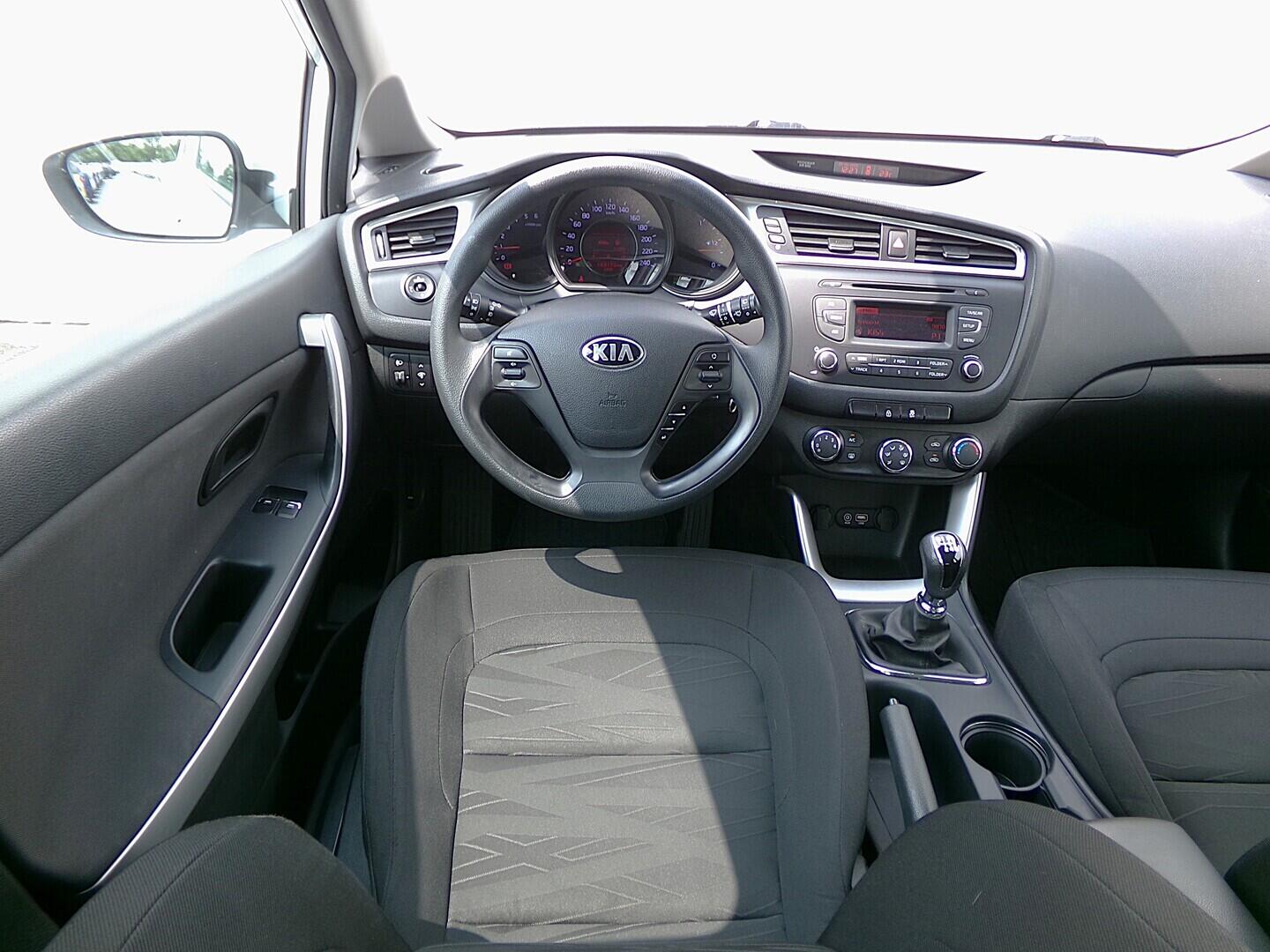 OZ190V01346_24.webp_CEED  1.4  66 kW manuál