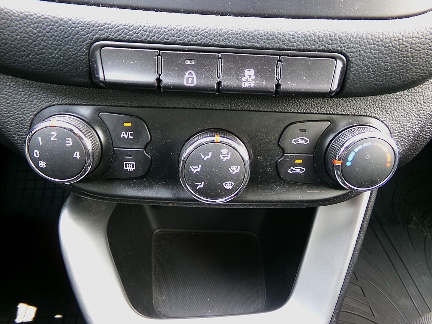 OZ190V01346_27.webp_CEED  1.4  66 kW manuál