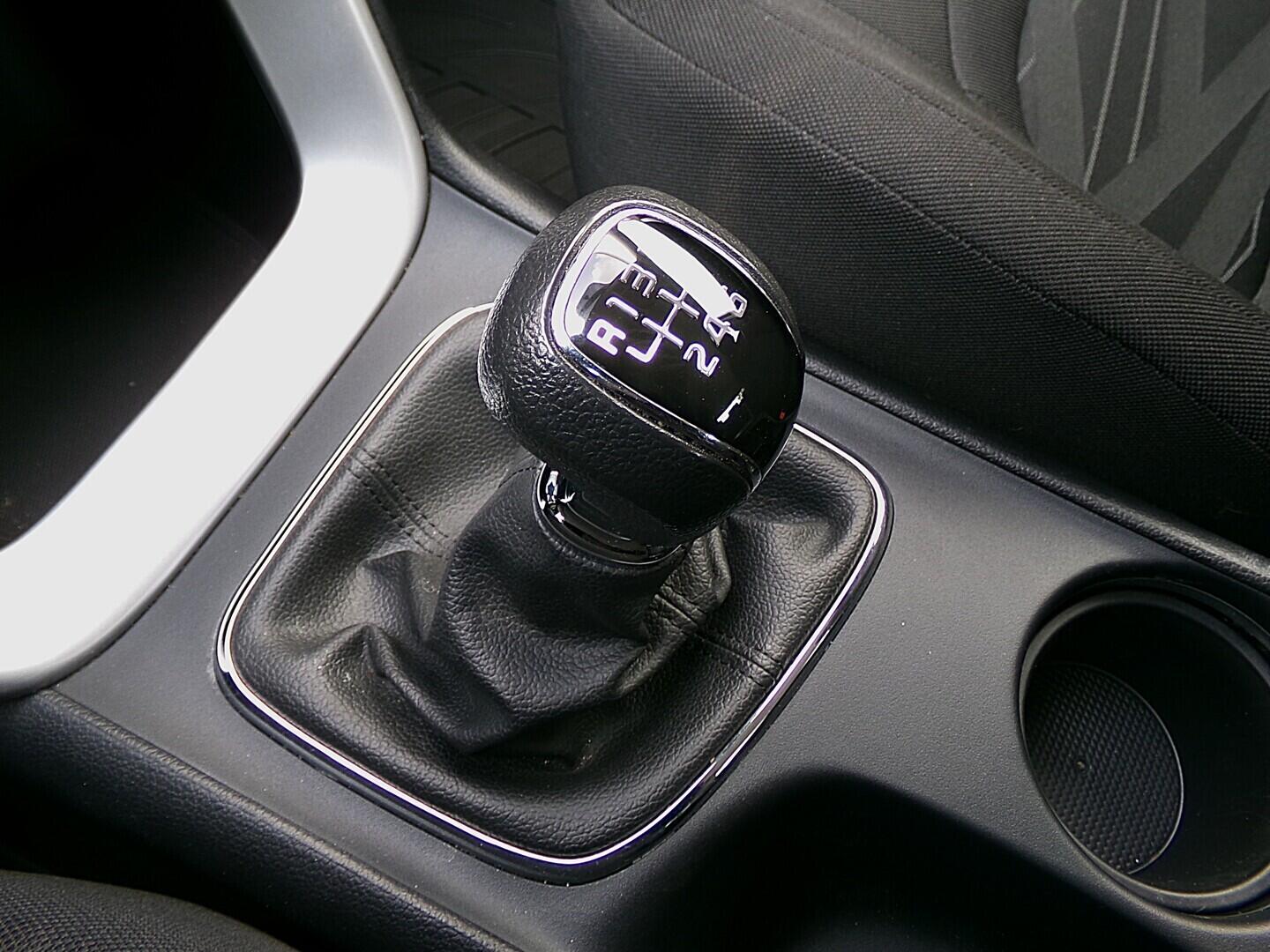 OZ190V01346_28.webp_CEED  1.4  66 kW manuál