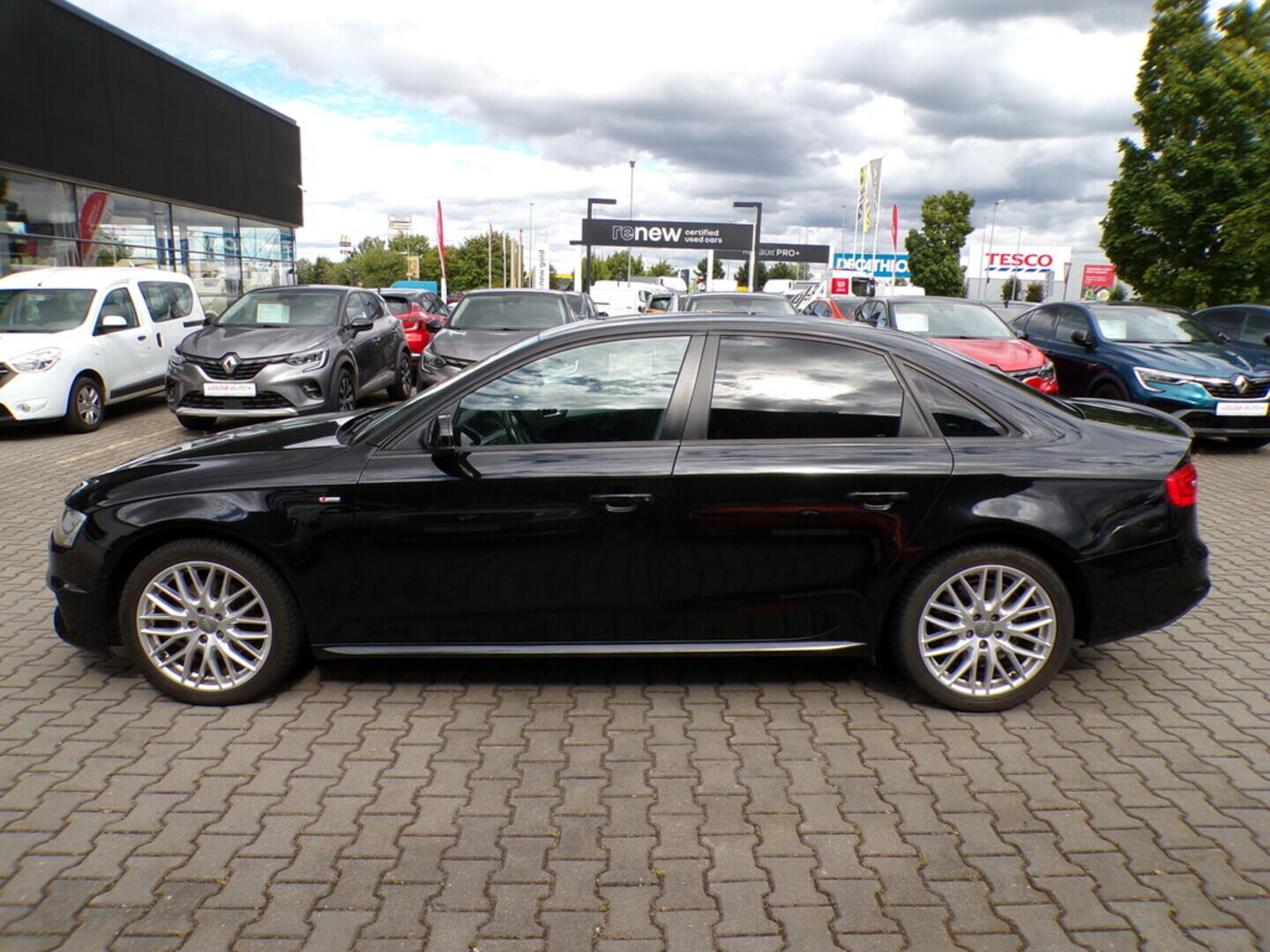 OZ190V01350_17.webp_A4 S line 2.0 TDI 110 kW automat