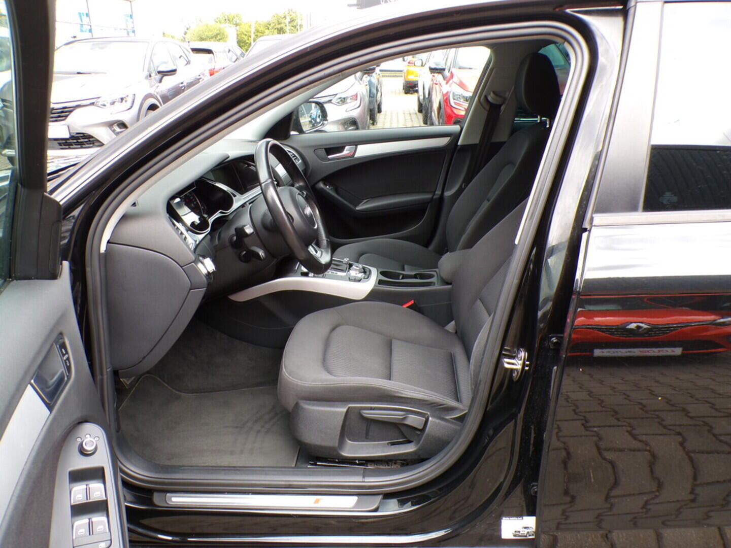 OZ190V01350_18.webp_A4 S line 2.0 TDI 110 kW automat