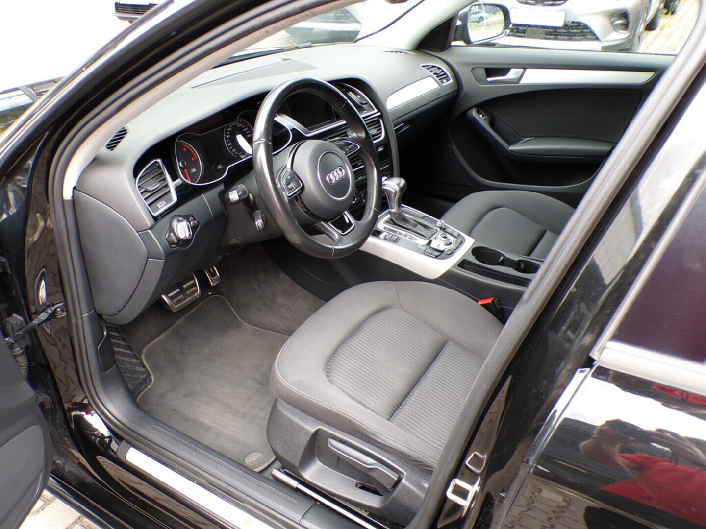 OZ190V01350_19.webp_A4 S line 2.0 TDI 110 kW automat