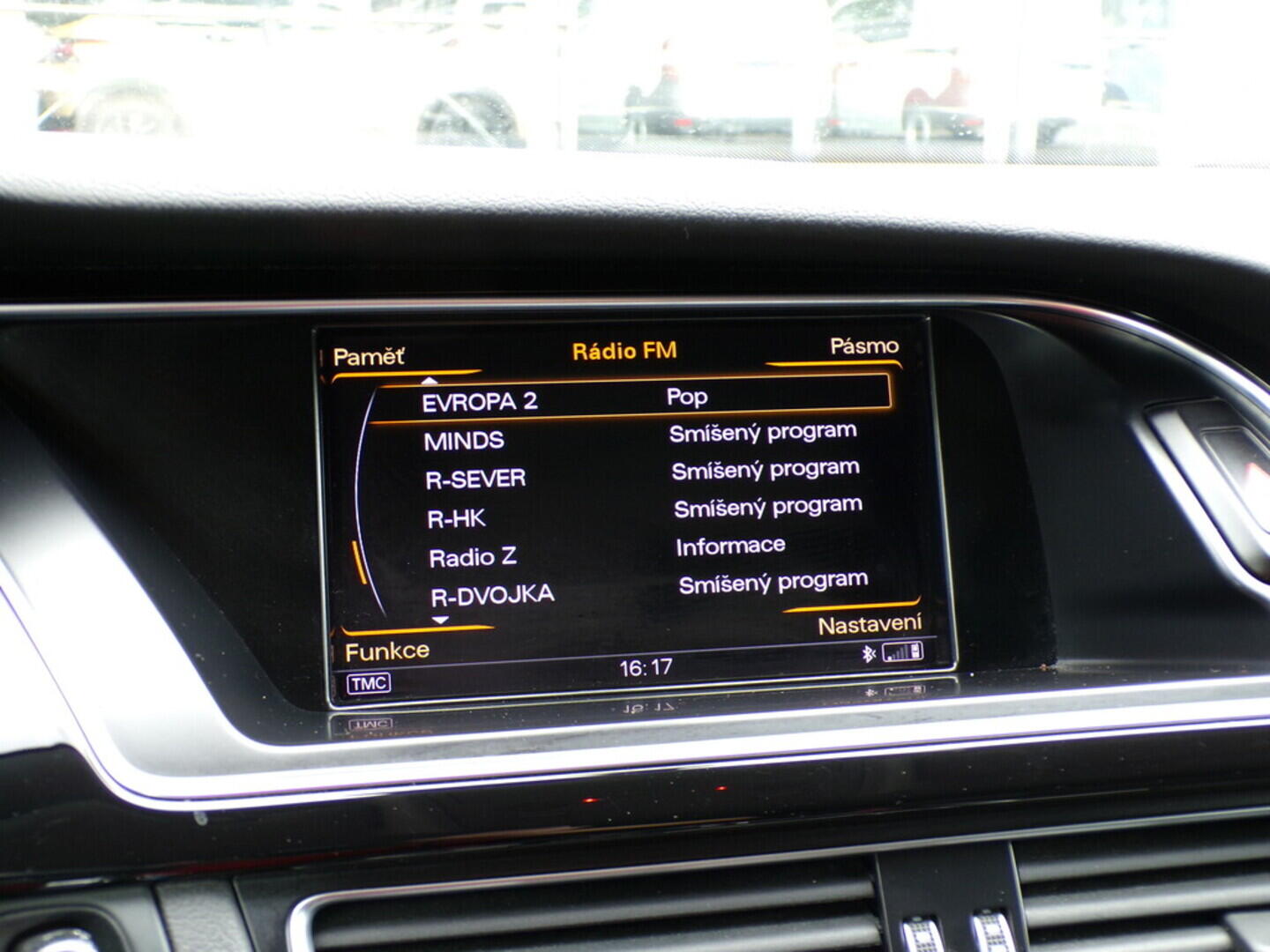 OZ190V01350_30.webp_A4 S line 2.0 TDI 110 kW automat