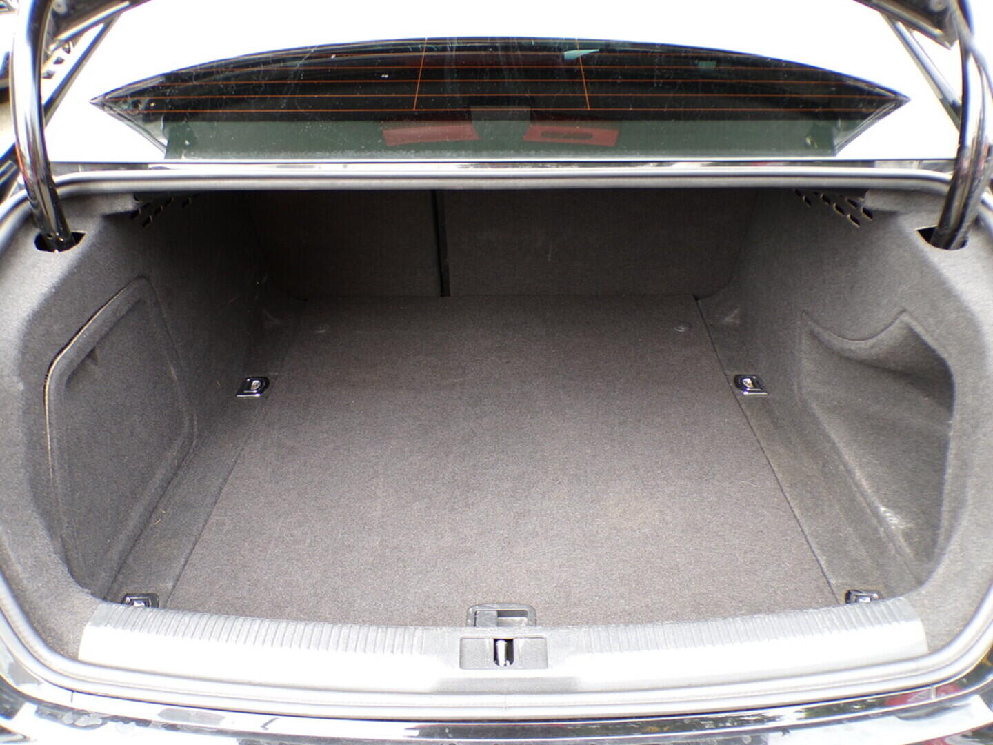 OZ190V01350_39.webp_A4 S line 2.0 TDI 110 kW automat