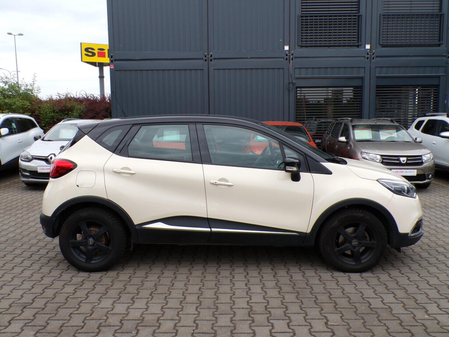 OZ190V01351_13.webp_CAPTUR Initiale 1.5 DCI 66 kW manuál