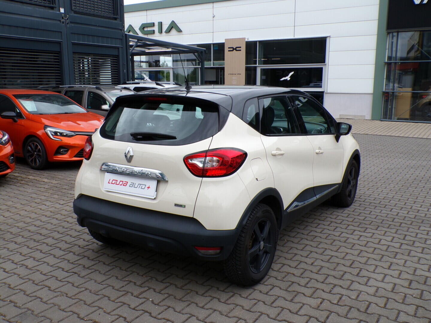 OZ190V01351_14.webp_CAPTUR Initiale 1.5 DCI 66 kW manuál