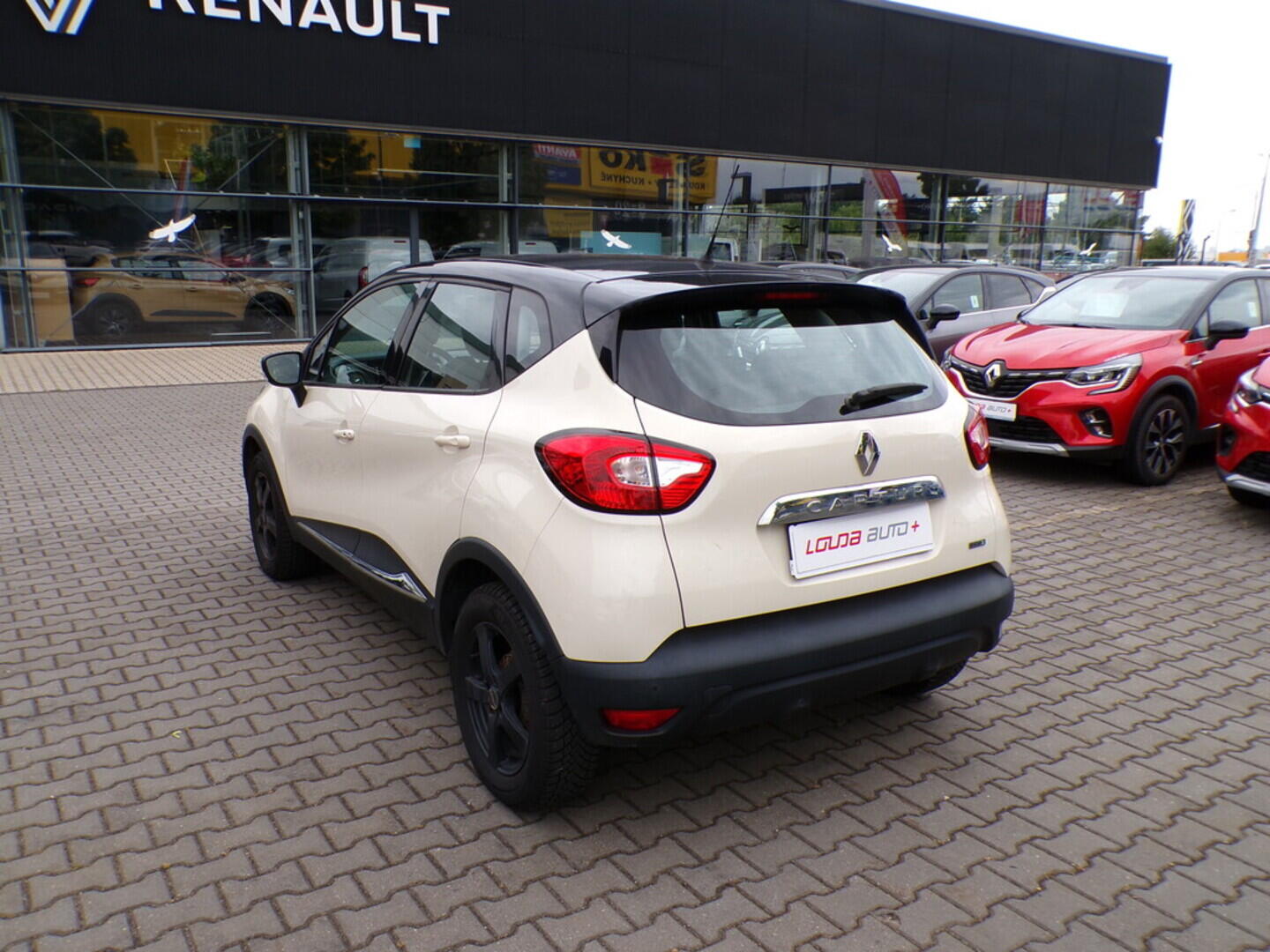 OZ190V01351_16.webp_CAPTUR Initiale 1.5 DCI 66 kW manuál