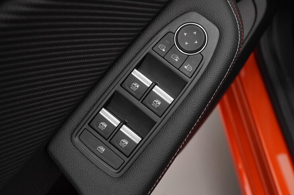 OZ190V01355_18.webp_CLIO RS LINE 1.6 E-tech 67 kW automat