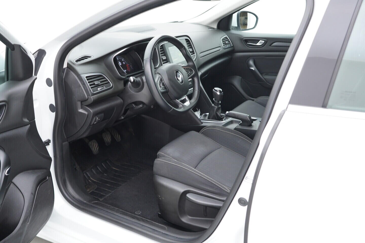 OZ190V01359_18.webp_MÉGANE Business 1.5  85 kW manuál, DPH