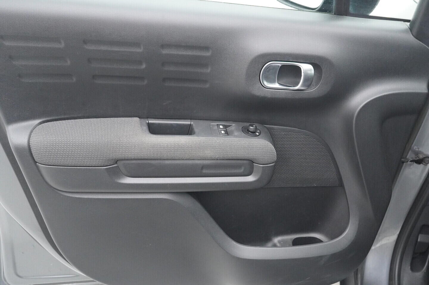 OZ190V01381_19.webp_C3 AIRCROSS  1.2  60 kW manuál