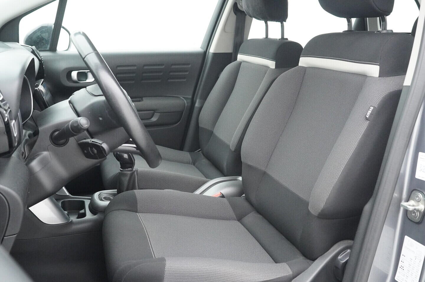 OZ190V01381_22.webp_C3 AIRCROSS  1.2  60 kW manuál