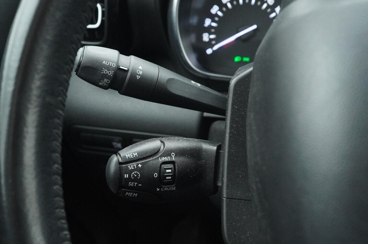 OZ190V01381_23.webp_C3 AIRCROSS  1.2  60 kW manuál