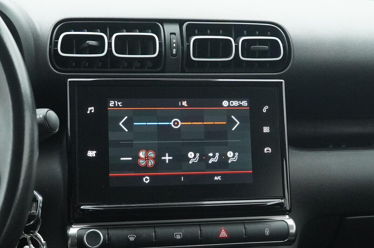 OZ190V01381_29.webp_C3 AIRCROSS  1.2  60 kW manuál