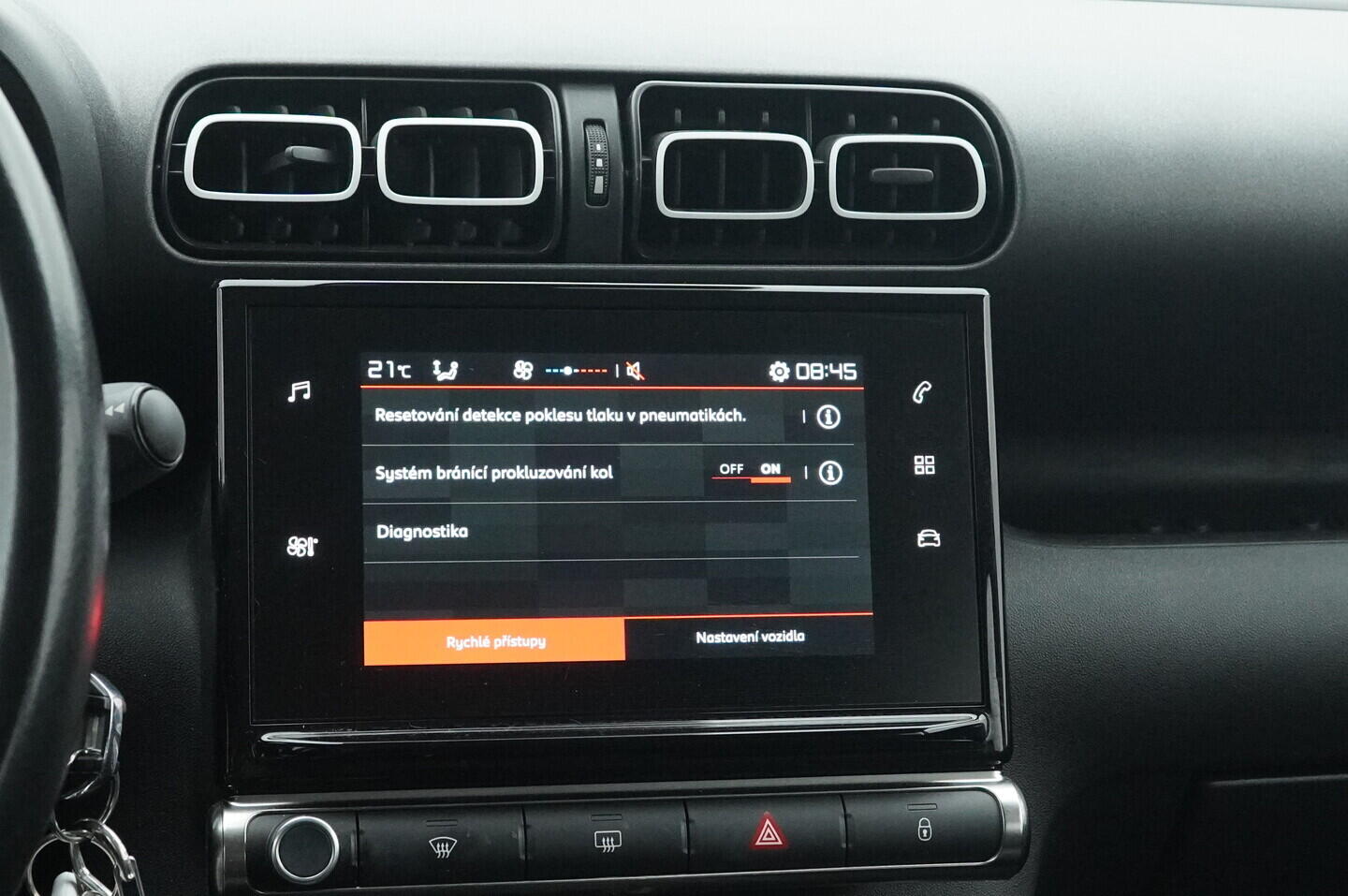 OZ190V01381_31.webp_C3 AIRCROSS  1.2  60 kW manuál