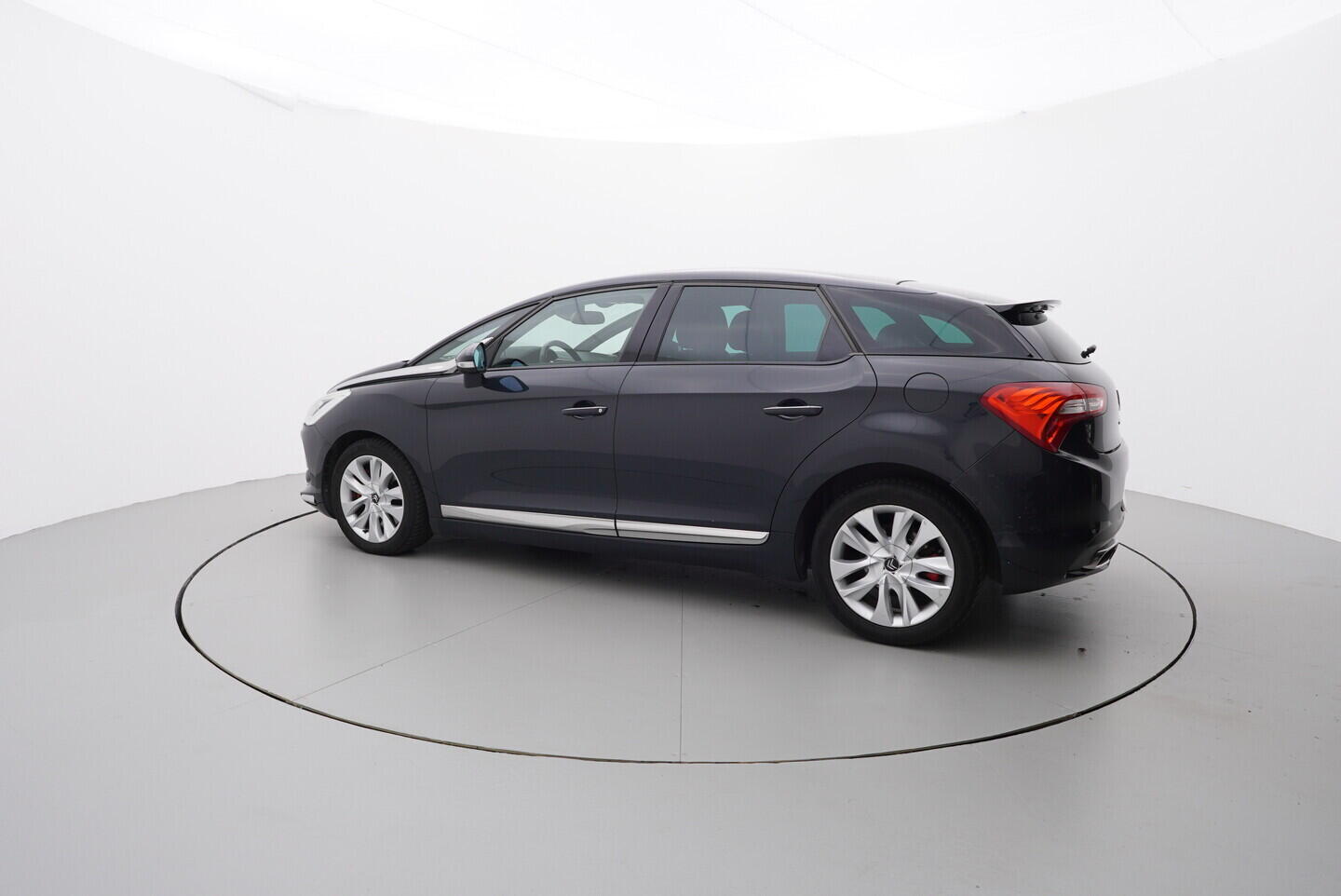 OZ190V01383_12.webp_DS5  2.0  133 kW automat