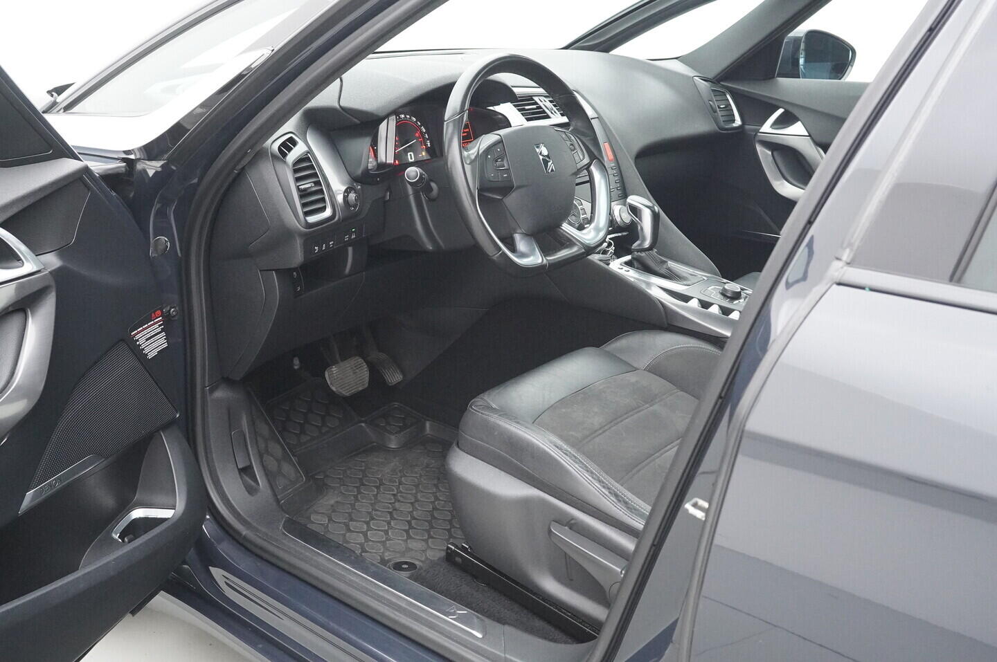 OZ190V01383_18.webp_DS5  2.0  133 kW automat