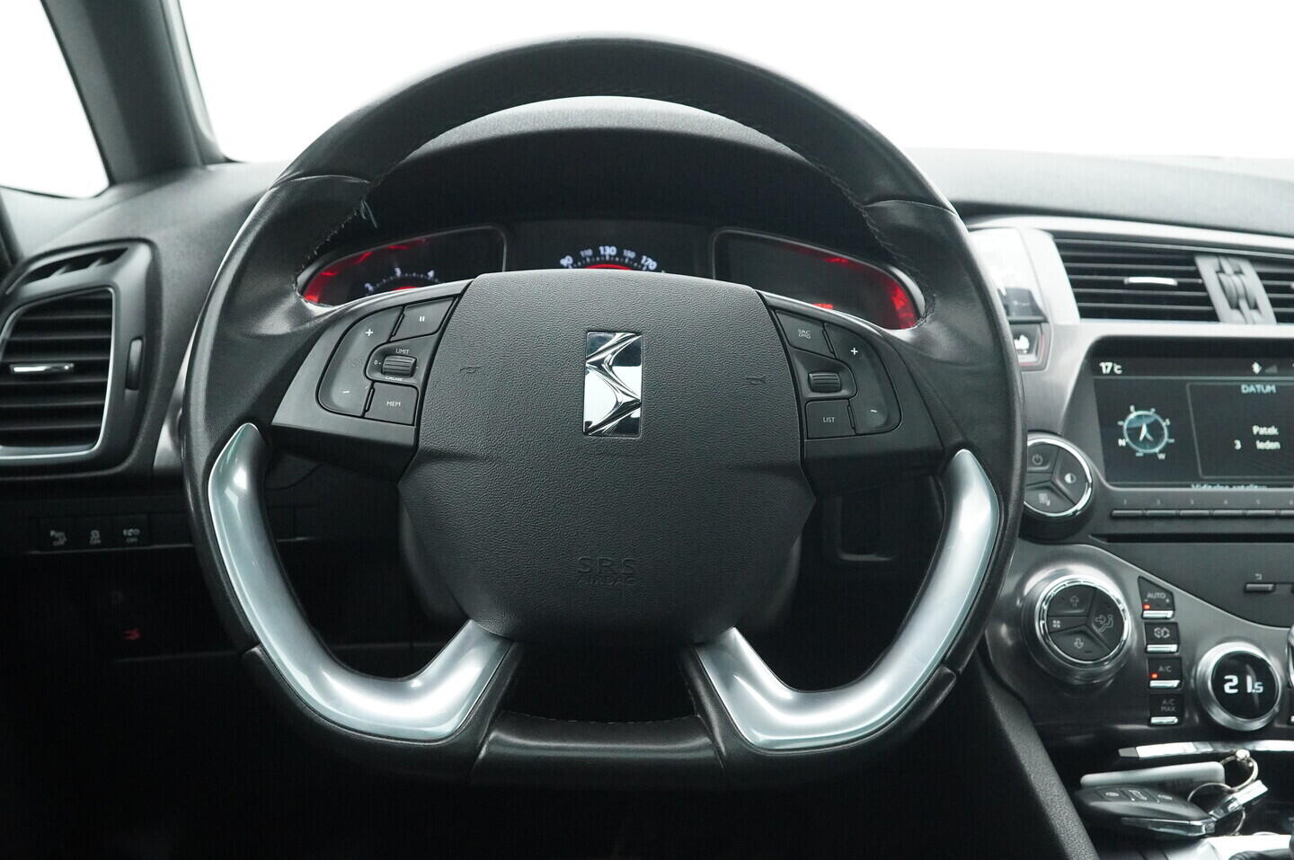 OZ190V01383_26.webp_DS5  2.0  133 kW automat