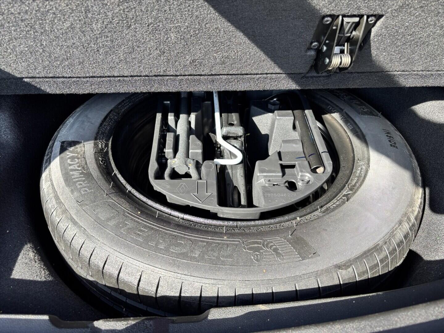 OZ190V01388_38.webp_MÉGANE  1.3 TCe 103 kW automat