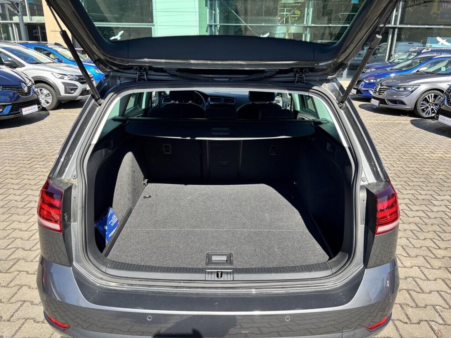 OZ190V01390_37.webp_GOLF VARIANT Comfortline 1.0 TSI 81 kW manuál