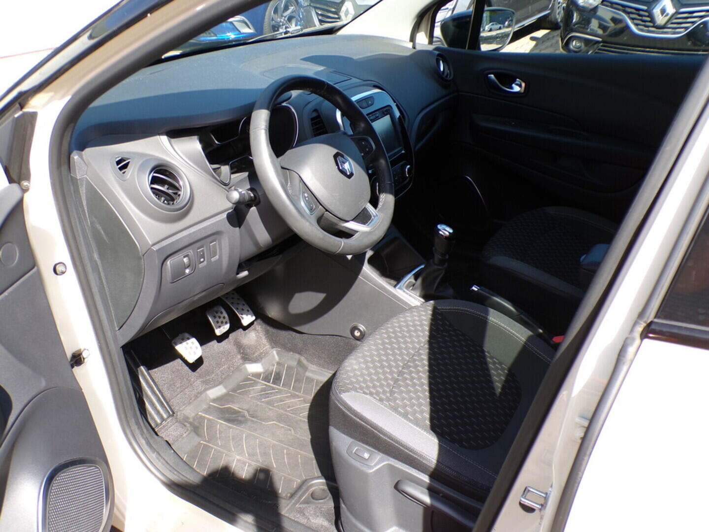 OZ190V01391_19.webp_CAPTUR Initiale 1.2 TCe 87 kW manuál