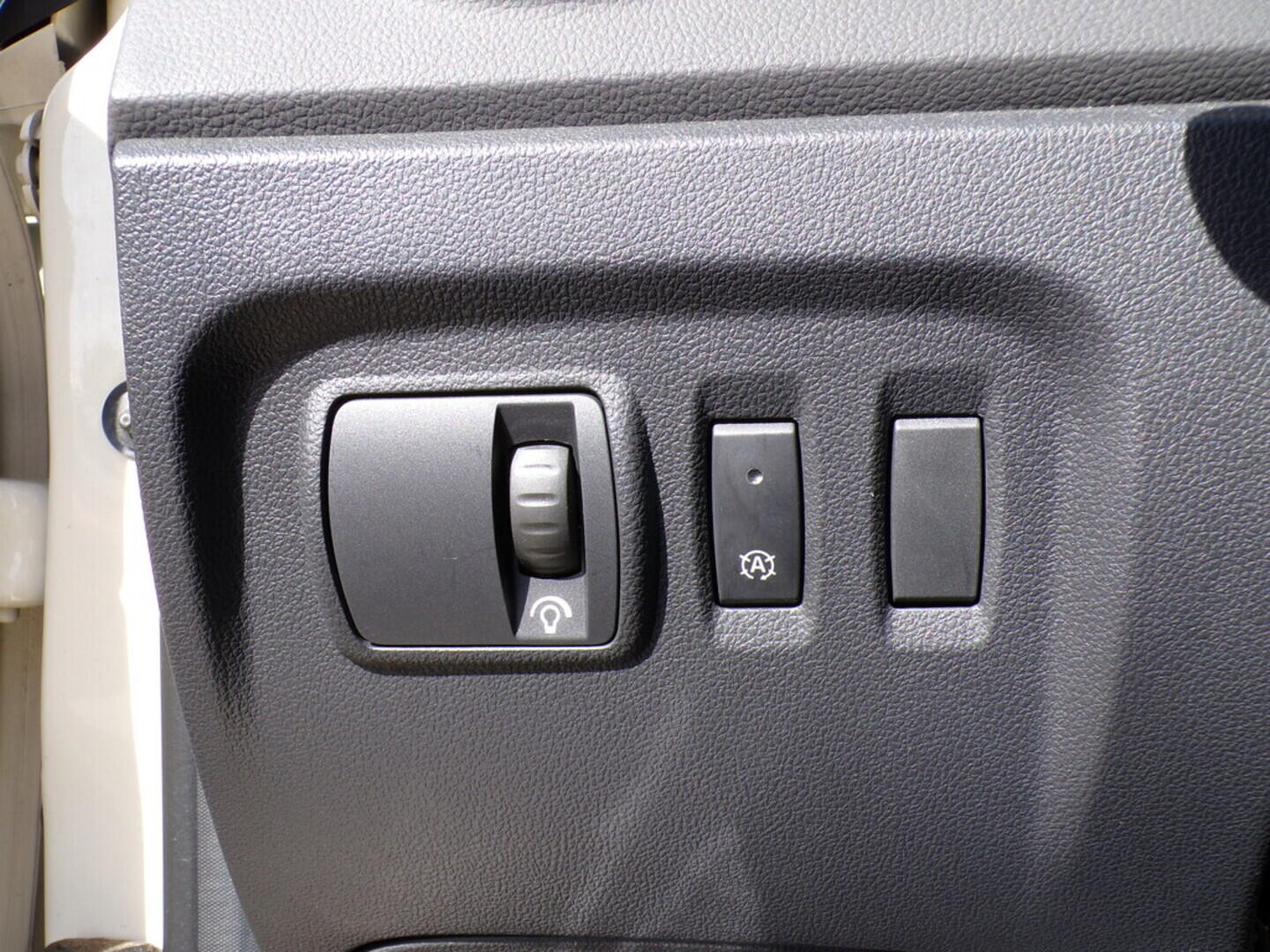 OZ190V01391_23.webp_CAPTUR Initiale 1.2 TCe 87 kW manuál