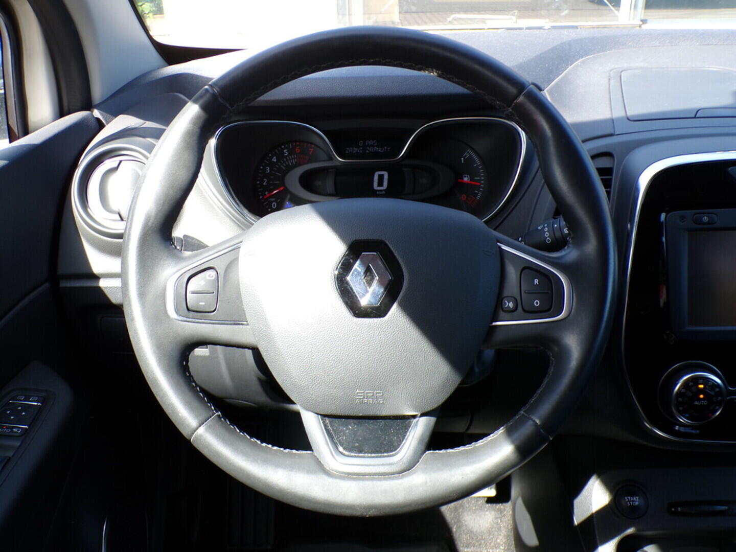 OZ190V01391_24.webp_CAPTUR Initiale 1.2 TCe 87 kW manuál