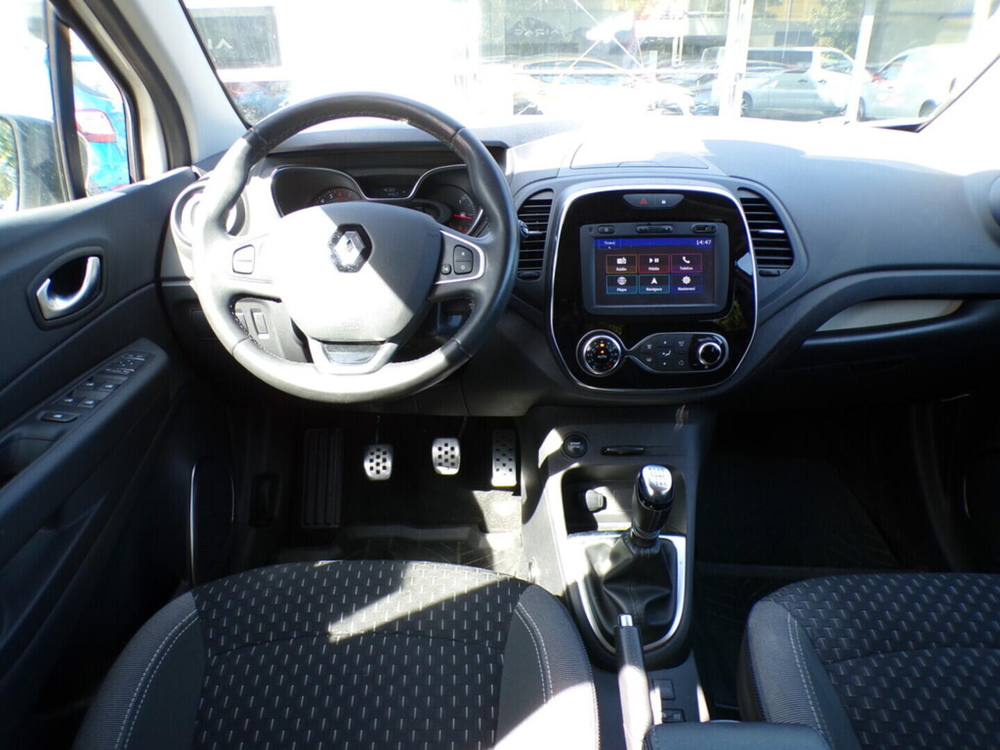 OZ190V01391_25.webp_CAPTUR Initiale 1.2 TCe 87 kW manuál