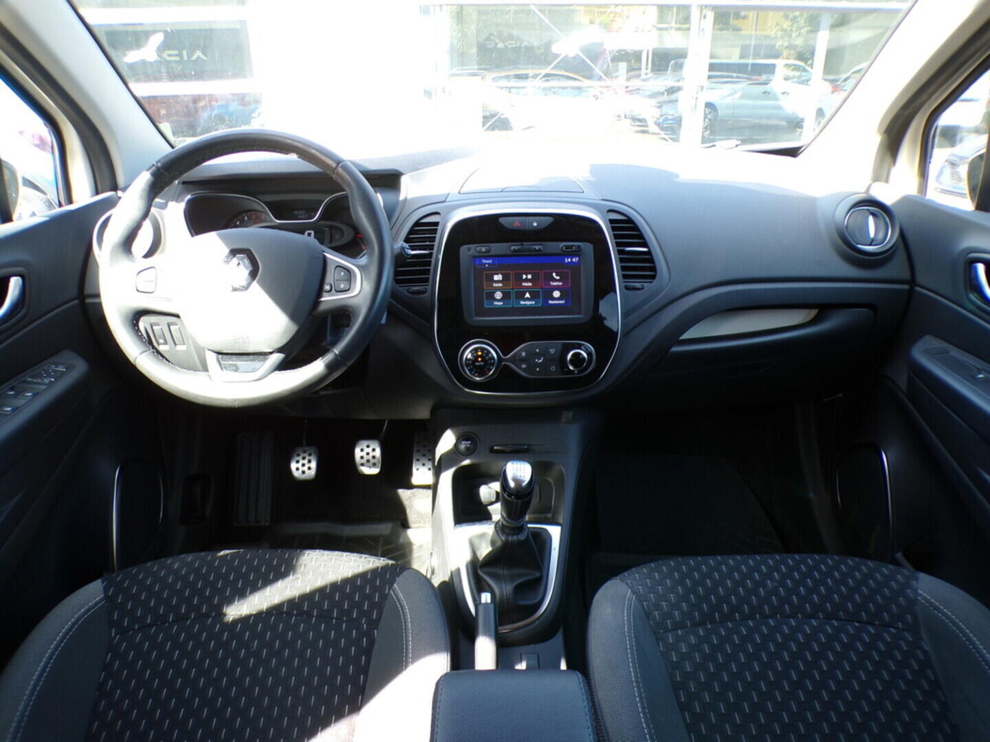 OZ190V01391_26.webp_CAPTUR Initiale 1.2 TCe 87 kW manuál