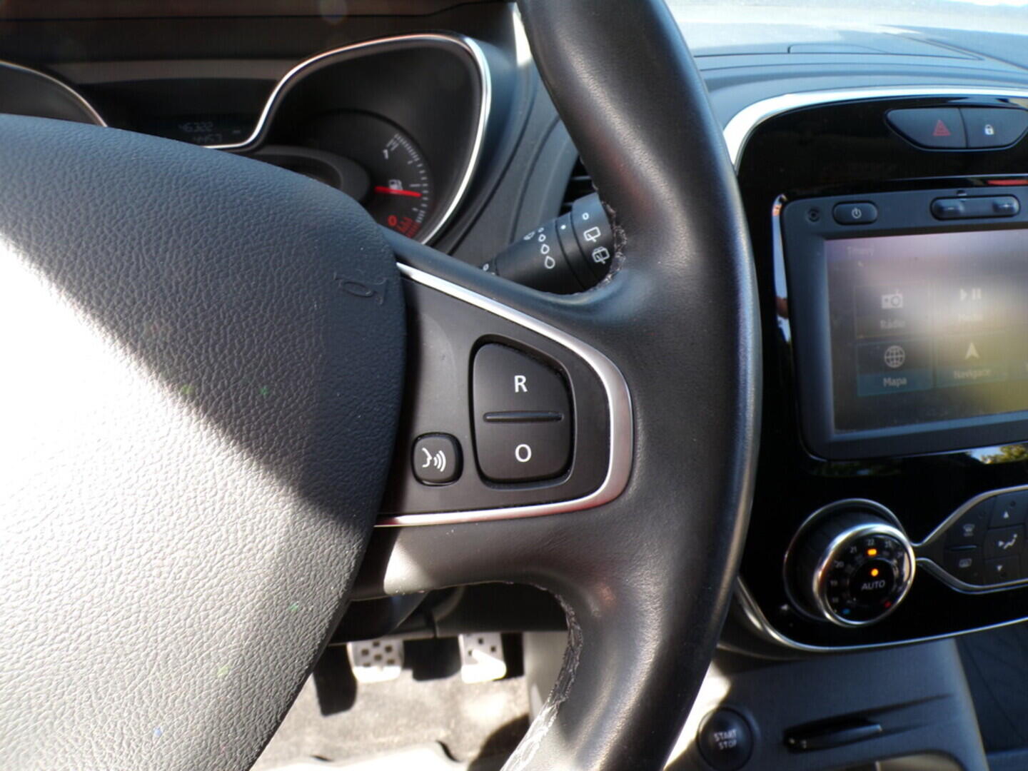 OZ190V01391_28.webp_CAPTUR Initiale 1.2 TCe 87 kW manuál