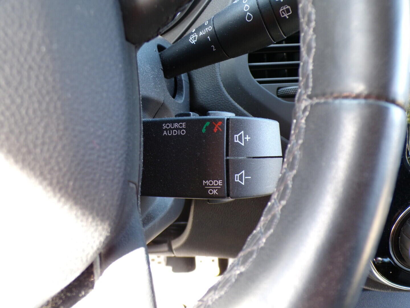 OZ190V01391_29.webp_CAPTUR Initiale 1.2 TCe 87 kW manuál