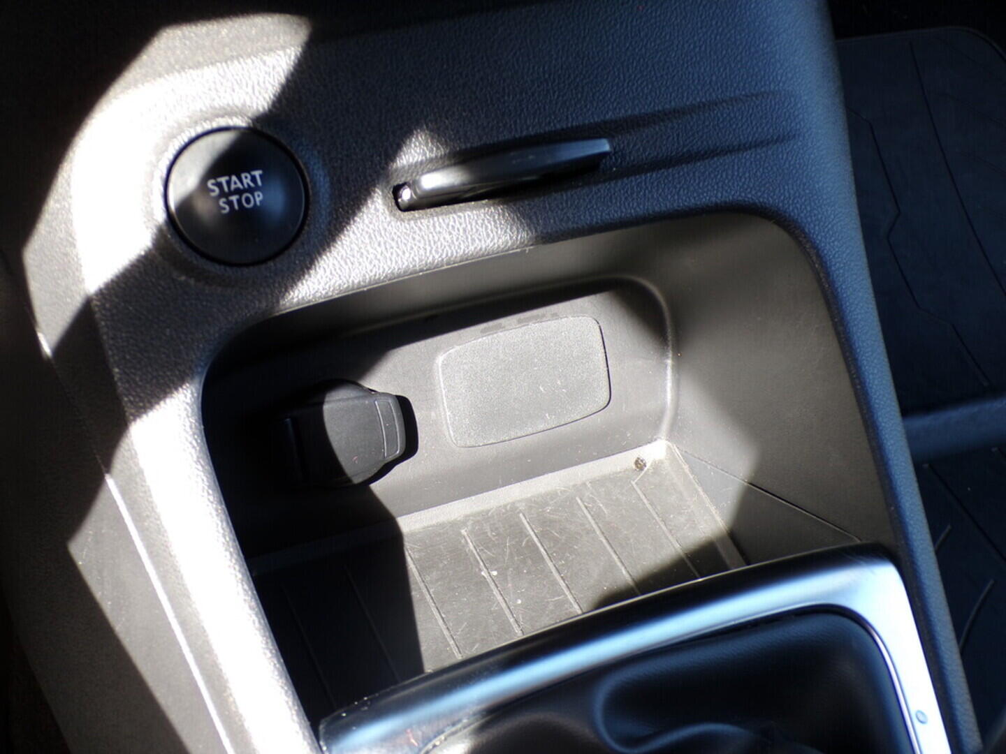 OZ190V01391_36.webp_CAPTUR Initiale 1.2 TCe 87 kW manuál