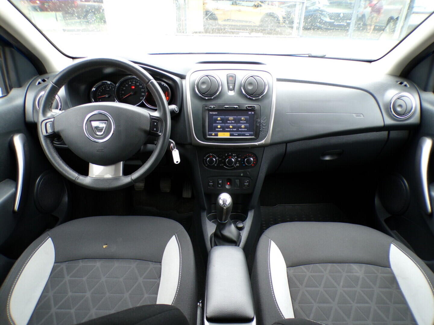 OZ190V01396_24.webp_SANDERO Stepway 0.9  66 kW manuál