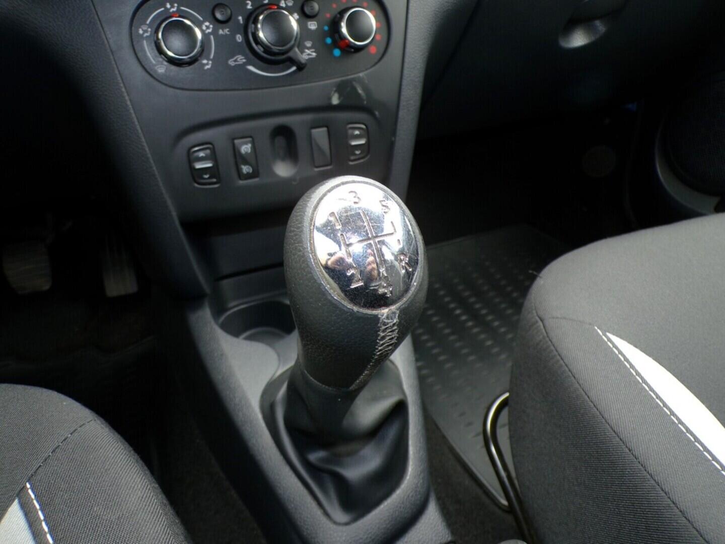 OZ190V01396_32.webp_SANDERO Stepway 0.9  66 kW manuál
