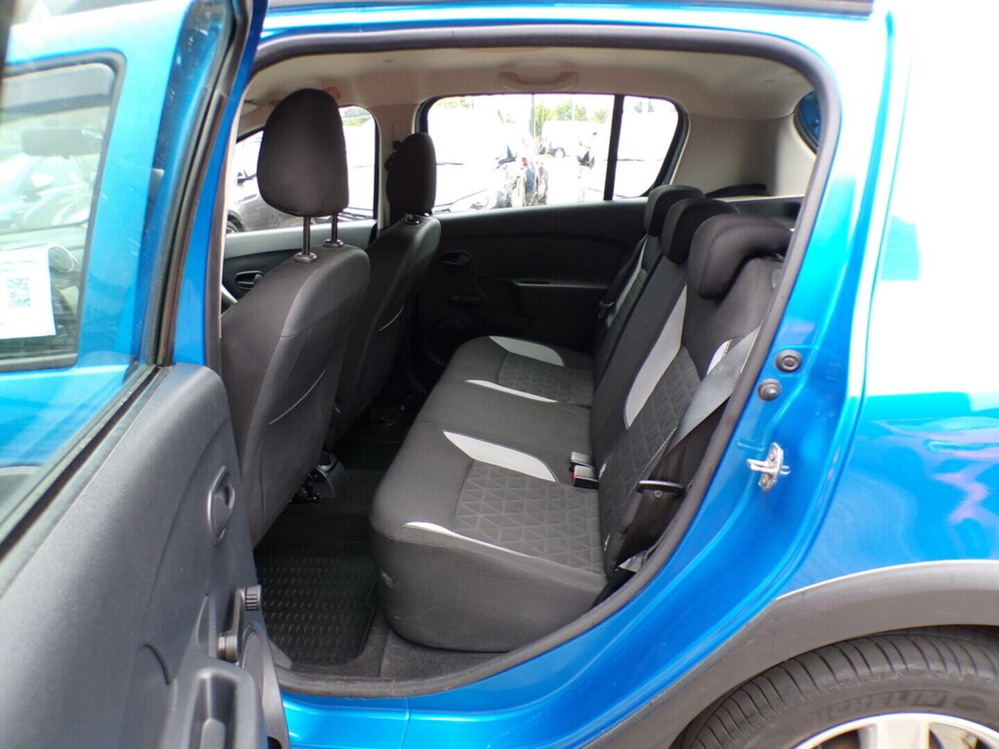 OZ190V01396_33.webp_SANDERO Stepway 0.9  66 kW manuál