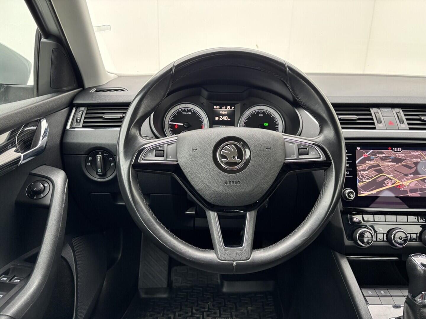 OZ190V01405_22.webp_OCTAVIA Style Plus 2.0 TDI 110 kW automat