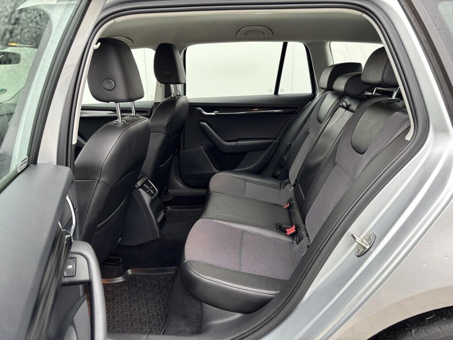 OZ190V01405_38.webp_OCTAVIA Style Plus 2.0 TDI 110 kW automat