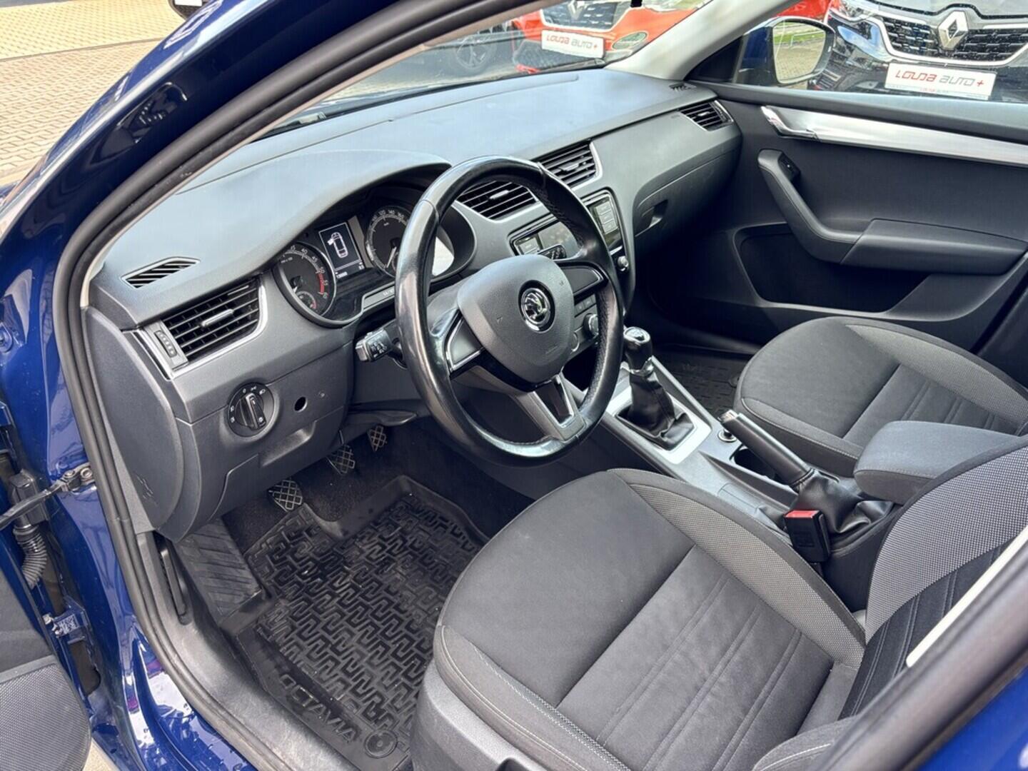 OZ190V01416_20.webp_OCTAVIA Active 2.0 TDI 110 kW manuál