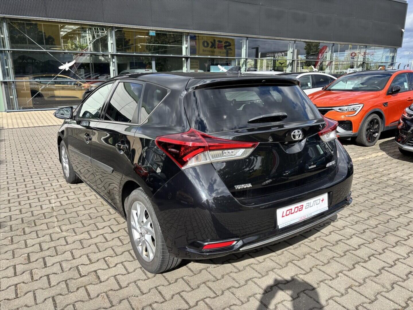 OZ190V01418_16.webp_AURIS  1.6 16V 97 kW manuál