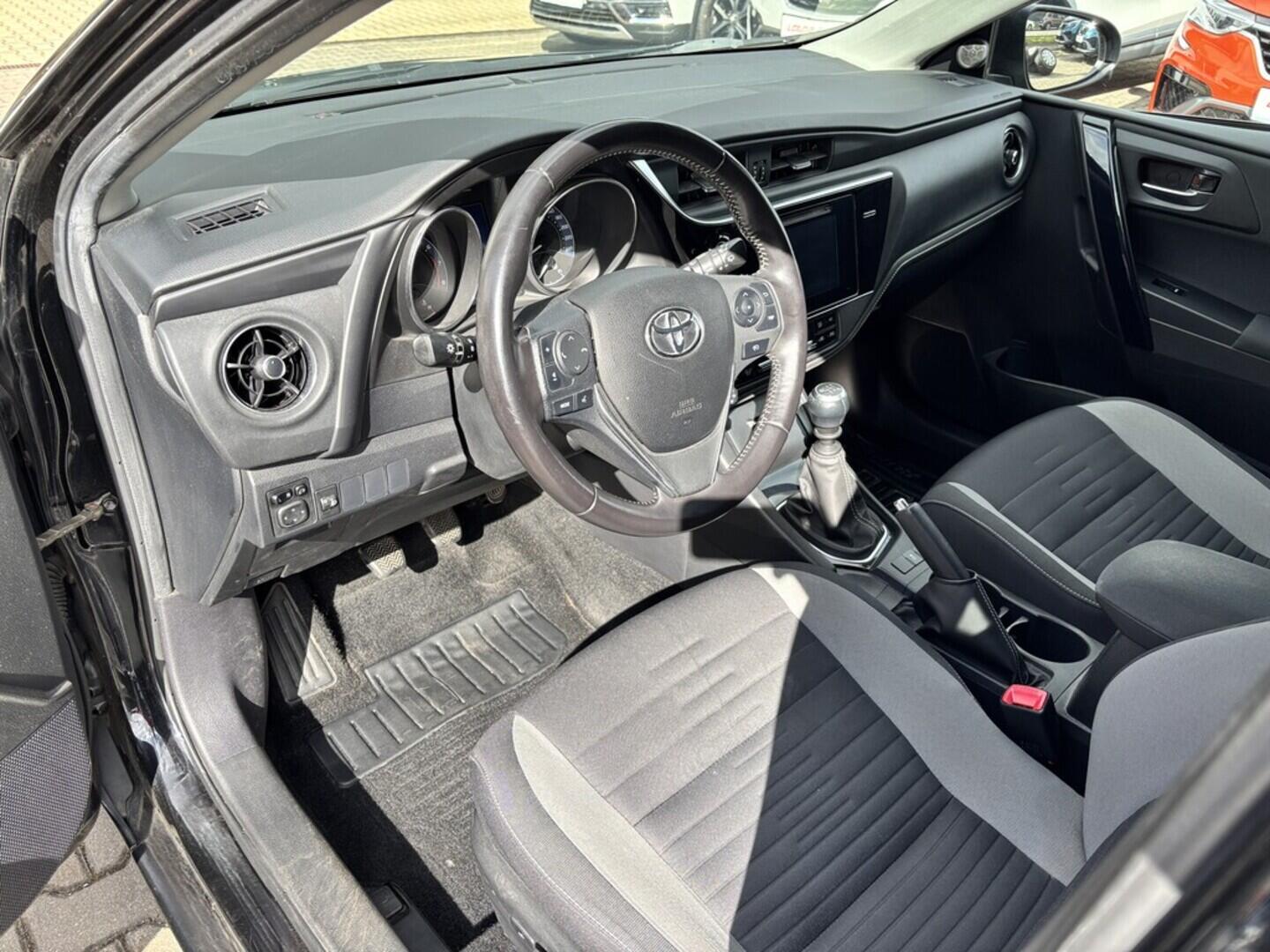 OZ190V01418_19.webp_AURIS  1.6 16V 97 kW manuál
