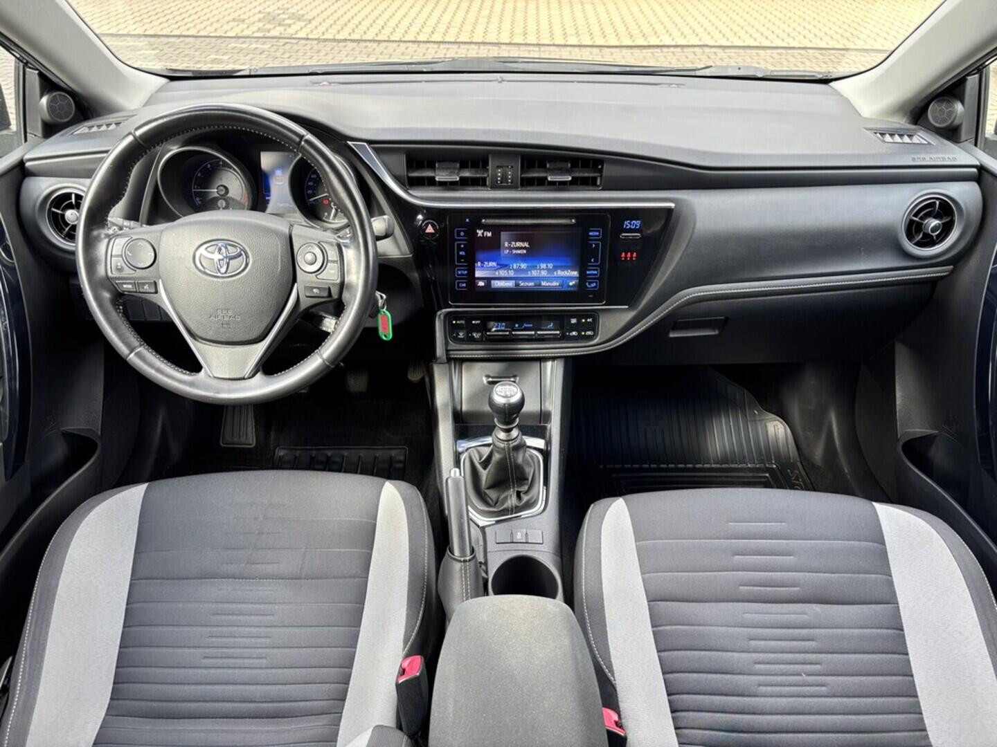 OZ190V01418_24.webp_AURIS  1.6 16V 97 kW manuál