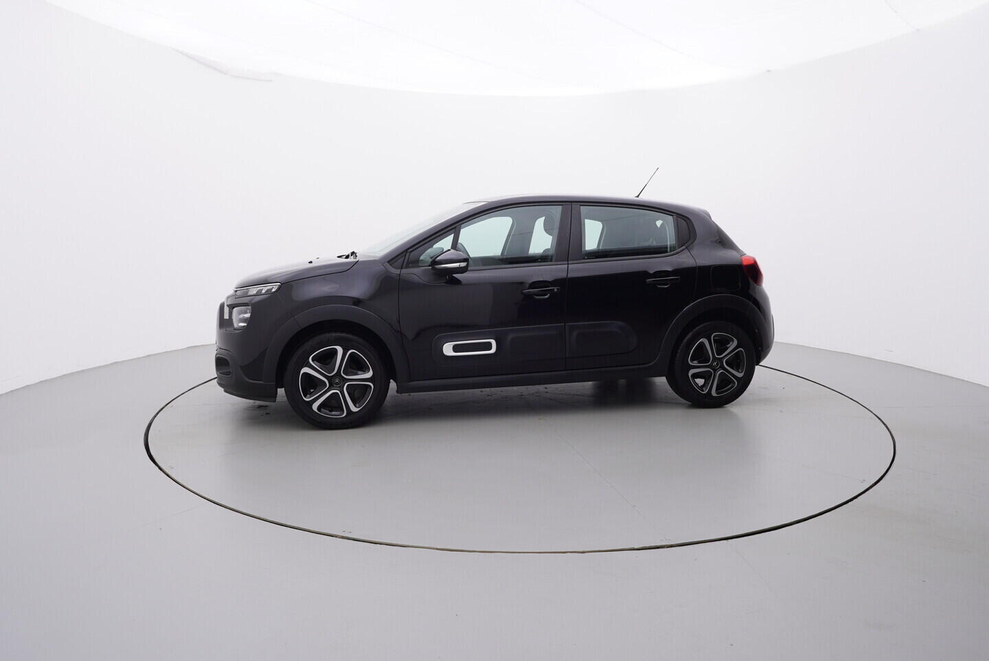 OZ190V01428_11.webp_C3 FEEL Black Edition 1.2  60 kW manuál, DPH