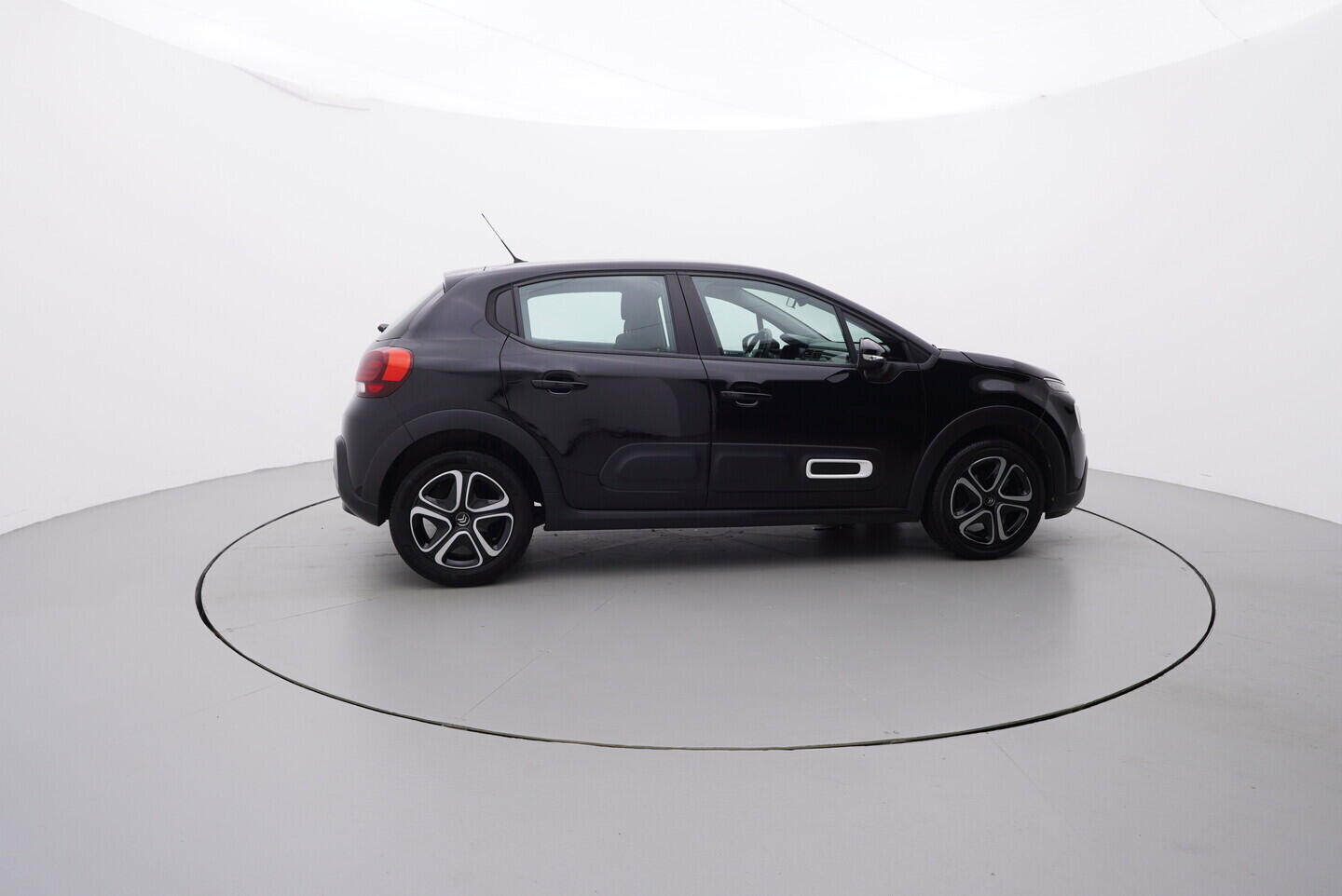 OZ190V01428_15.webp_C3 FEEL Black Edition 1.2  60 kW manuál, DPH